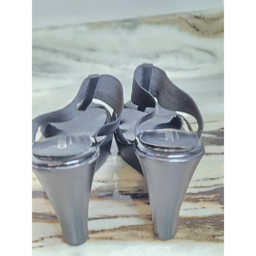 Charles by Charles‎ David Black Elastic Wedge Sandals Size 11M Patent T-Strap